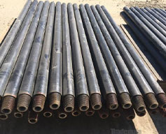 Roughneck Tripping Pipe